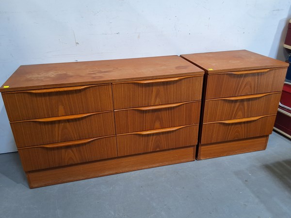 Lot 263 - CHEST OF DRAWERS