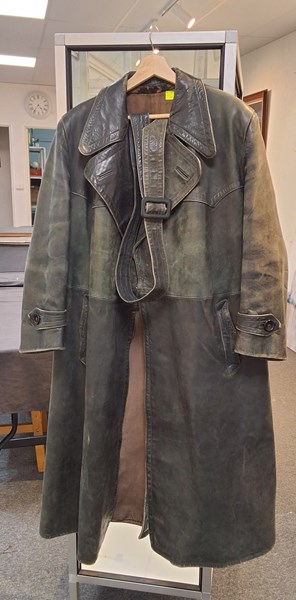 Lot 1379 - TRENCH COAT