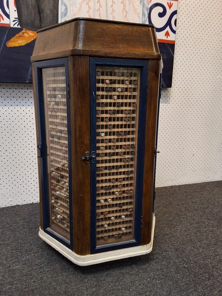Lot 1077 - JAPANESE SHOP DISPLAY