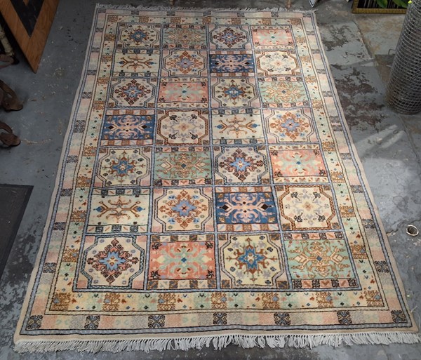Lot 254 - RUG