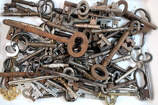 Lot 1224 - KEYS