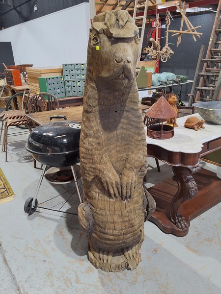 Lot 212 - LOG CARVING