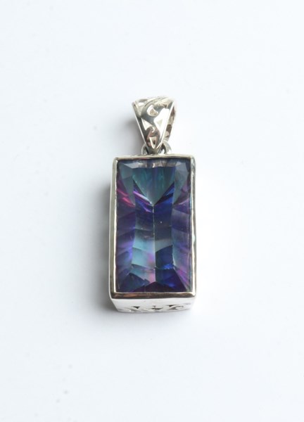 Lot 1019 - SILVER TOPAZ PENDANT