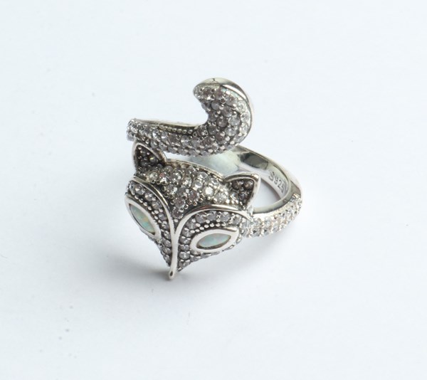 Lot 1006 - SILVER RING