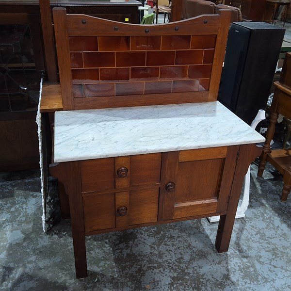Lot 98 - WASH STAND