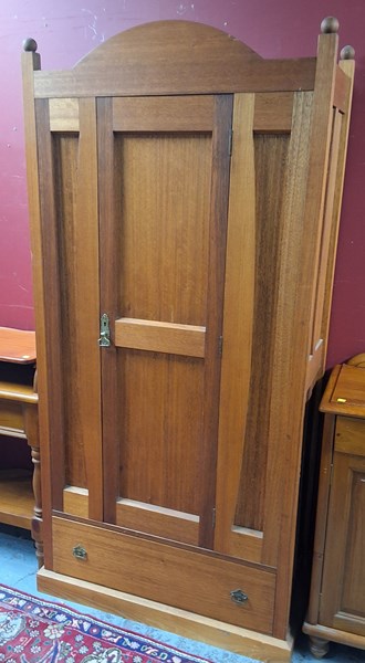 Lot 49 - WARDROBE