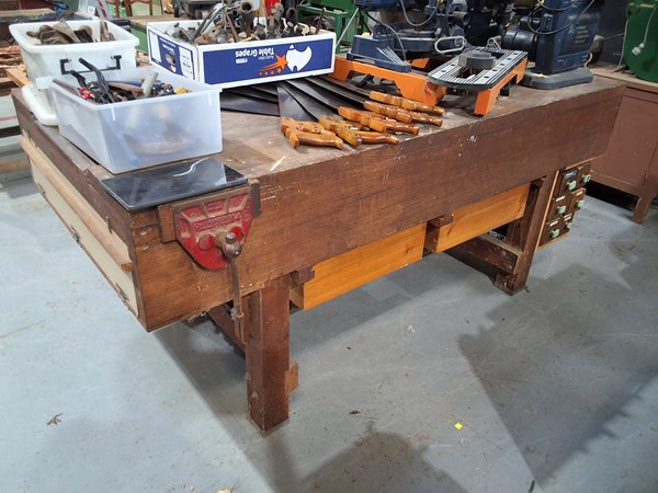 Lot 240 - WORKBENCH