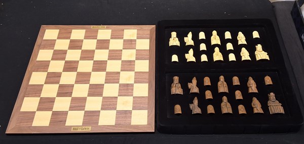 Lot 1351 - CHESS SET