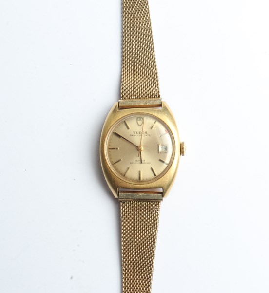 Lot 1027 - GOLD TUDOR WATCH
