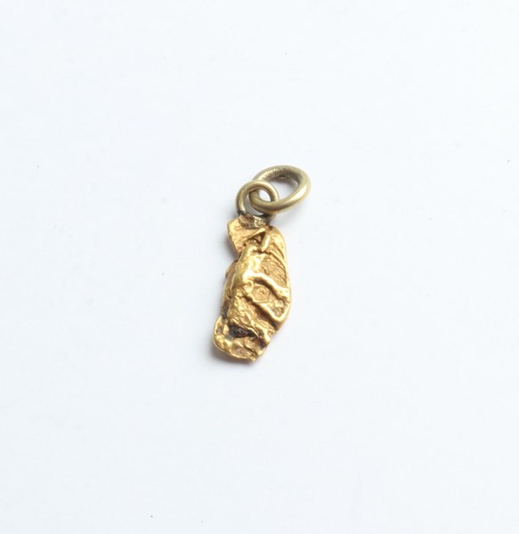 Lot 1022 - GOLD PENDANT