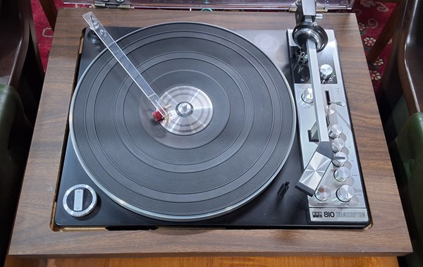 Lot 71 - TURNTABLE