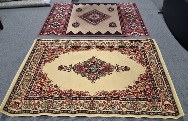 Lot 324 - RUGS