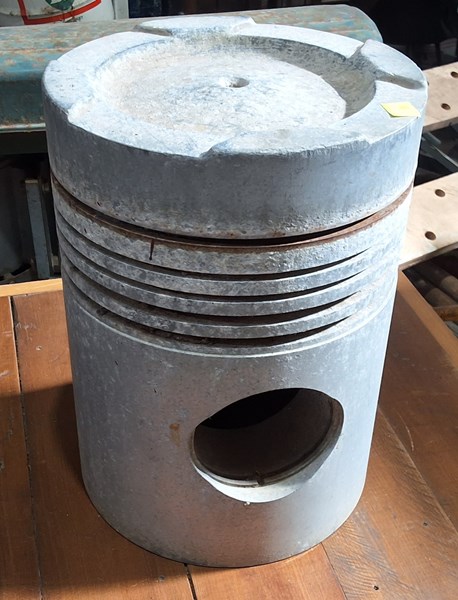 Lot 421 - PISTON