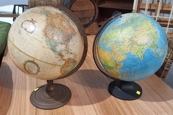 Lot 354 - GLOBES