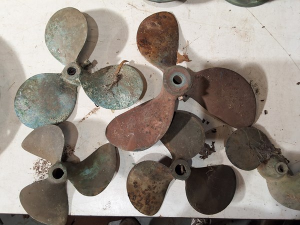 Lot 343 - PROPELLERS