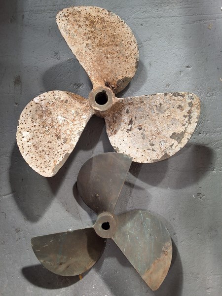 Lot 337 - PROPELLERS