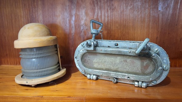 Lot 383 - NAUTICAL ITEMS
