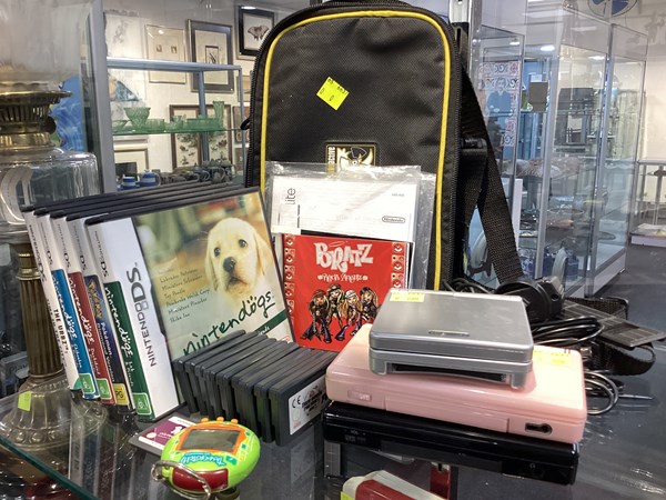 Lot 1355 - PORTABLE GAMES