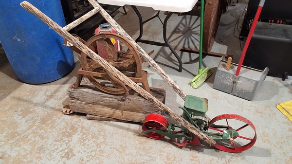 Lot 441 - AGRICULTURAL TOOLS