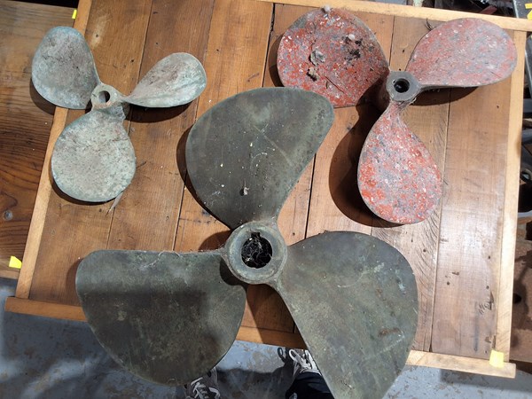 Lot 411 - PROPELLERS