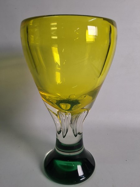 Lot 1305 - ART GLASS