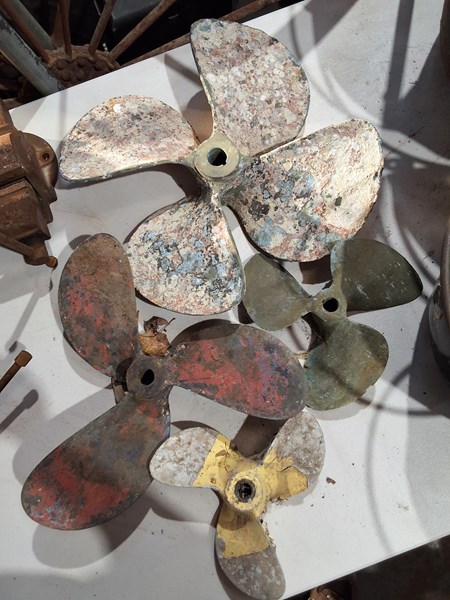 Lot 439 - PROPELLERS