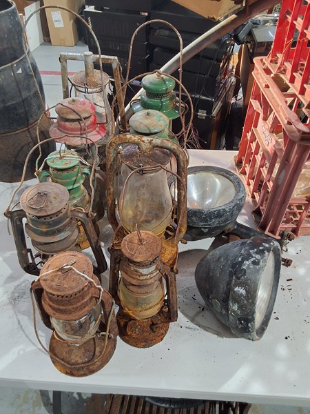 Lot 437 - LANTERNS