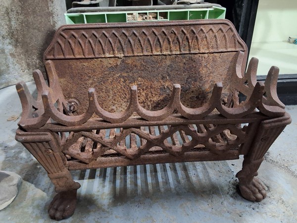 Lot 431 - FIRE GRATE