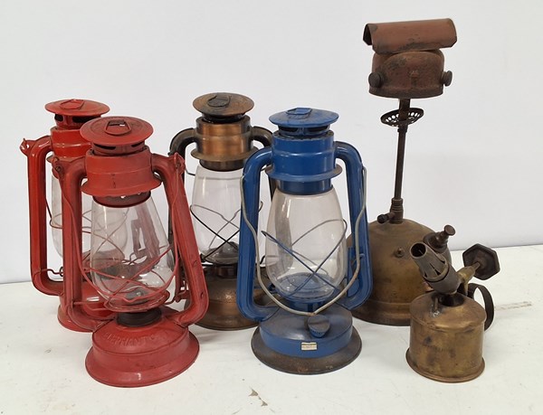 Lot 1275 - HURRICANE LAMPS