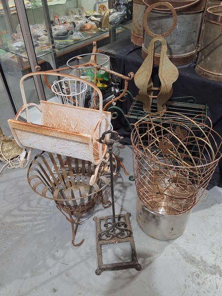 Lot 331 - PLANTERS