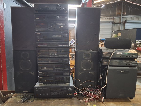 Lot 218 - STEREO LOT