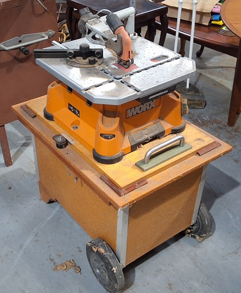 Lot 235 - TABLE TOP SAW