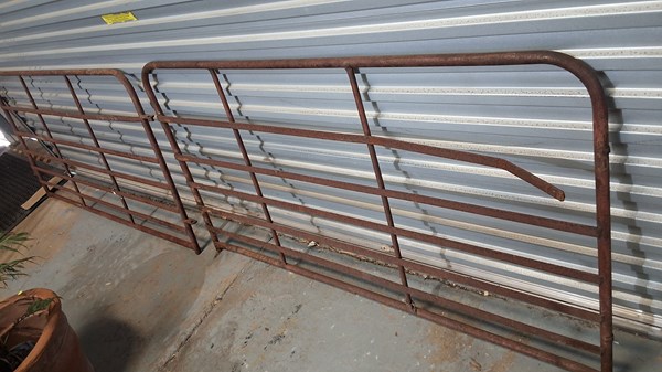 Lot 283 - RUSTIC GATES