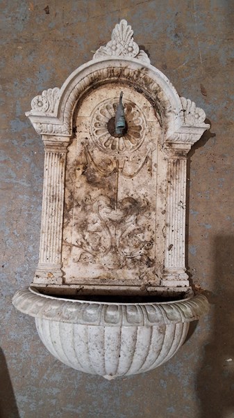 Lot 282 - WALL FOUNTAIN