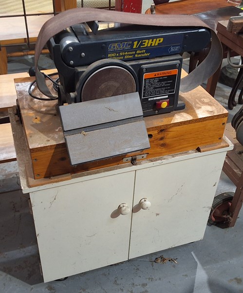 Lot 233 - BELT SANDER