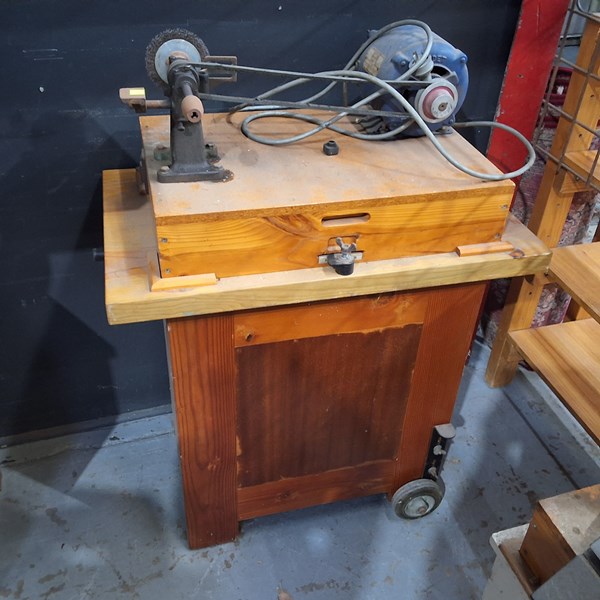 Lot 232 - BENCH GRINDER