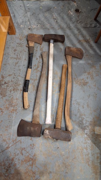 Lot 252 - AXES