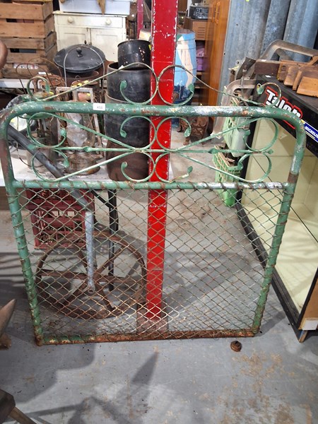 Lot 458 - PEDESTRIAN GATE
