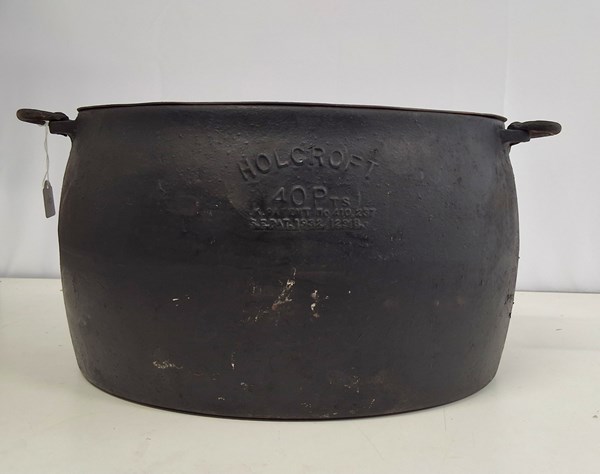 Lot 1241 - COOKING POT