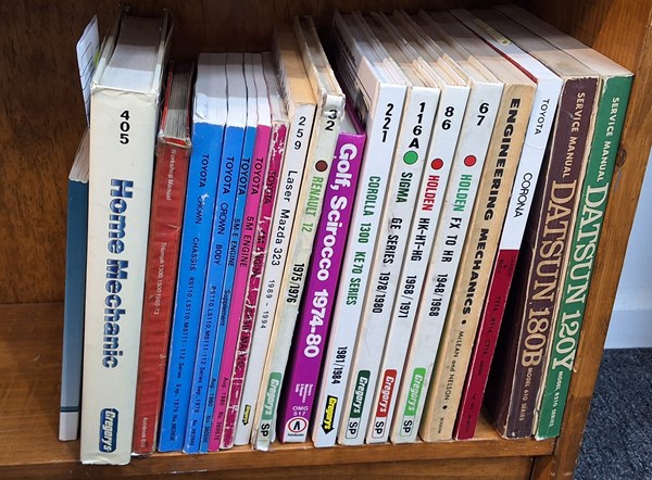 Lot 1401 - SERVICE MANUALS