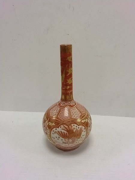 Lot 1147 - VASE