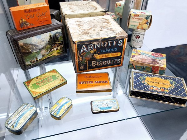 Lot 1425 - SWEETS PACKAGING