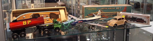 Lot 1362 - TOYS