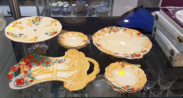 Lot 1340 - CHINAWARE & ROYALTY BOOKS