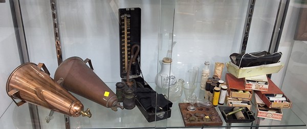 Lot 1414 - VINTAGE MEDICAL SUNDRIES