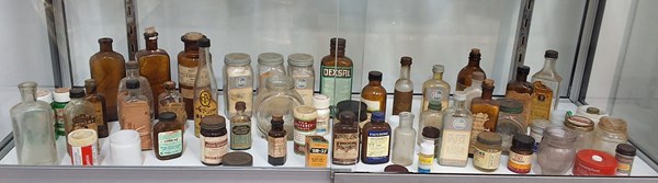 Lot 1415 - VINTAGE MEDICINE BOTTLES