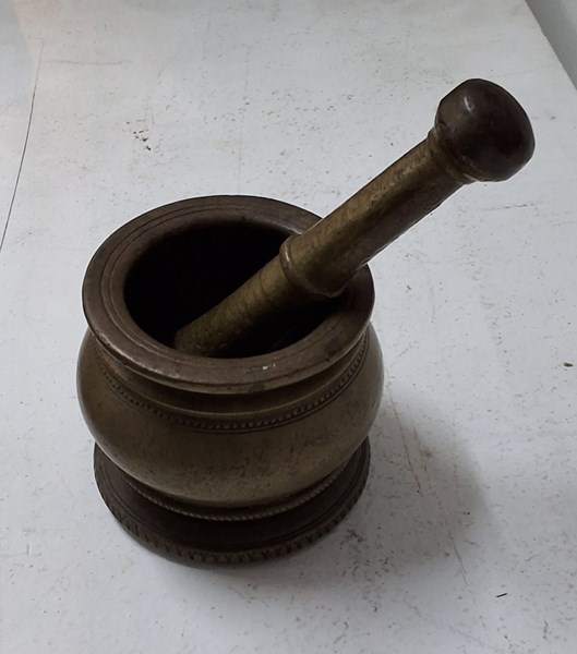 Lot 1383 - MORTAR & PESTLE