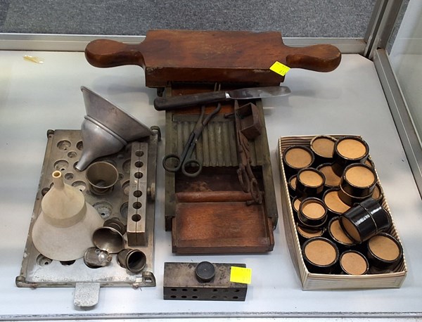 Lot 1388 - PILL MAKING EQUIPMENT