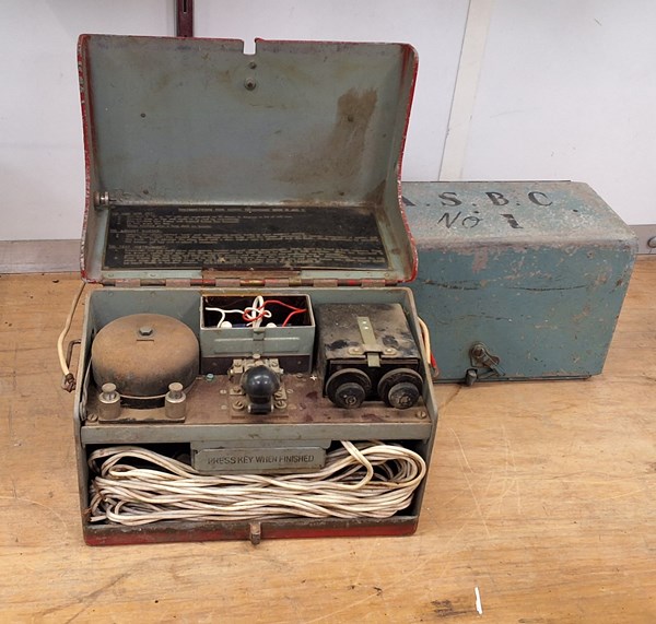 Lot 1298 - MILITARY PHONES