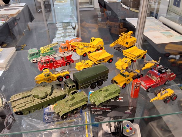 Lot 1369 - TOYS